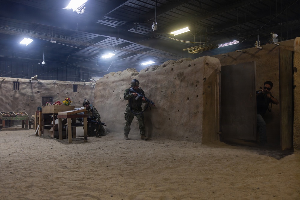 CORTRAMID: NROTC Midshipmen participate in infantry immersion trainer