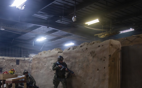 CORTRAMID: NROTC Midshipmen participate in infantry immersion trainer
