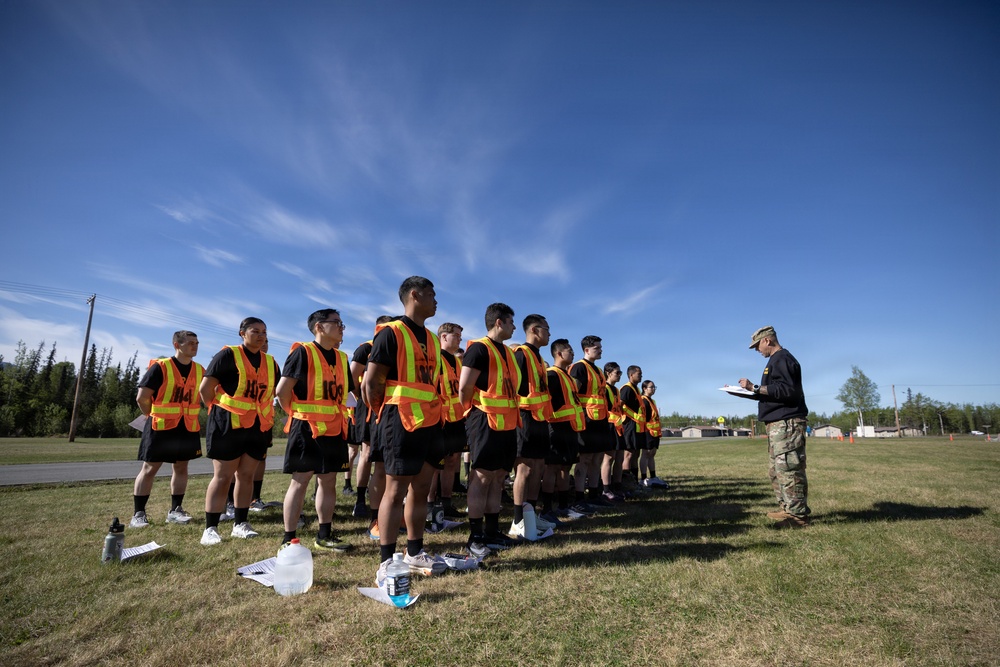 Alaska Army National Guardsmen conduct the Army Fitness Test