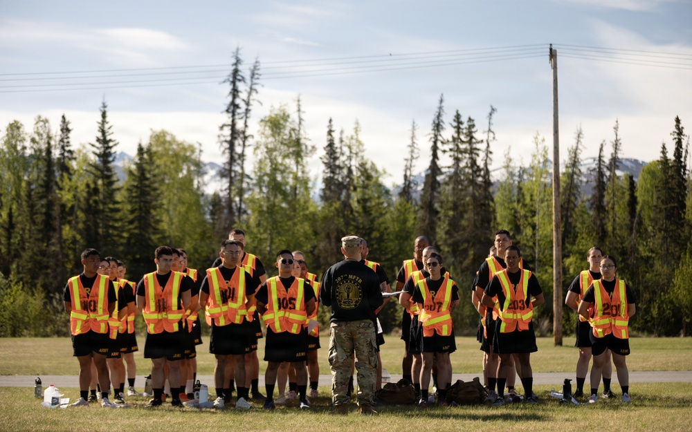 Alaska Army National Guardsmen conduct the Army Fitness Test