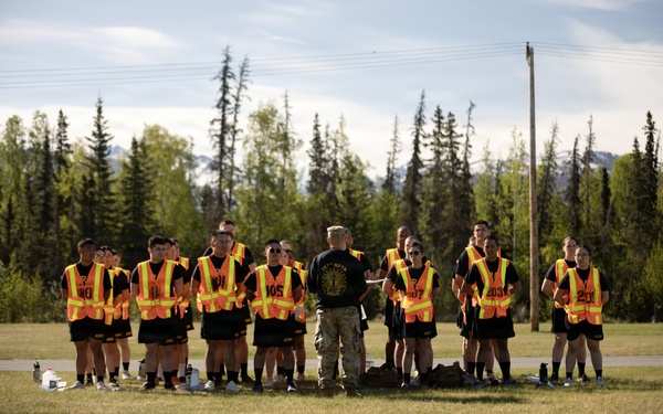 Alaska Army National Guardsmen conduct the Army Fitness Test