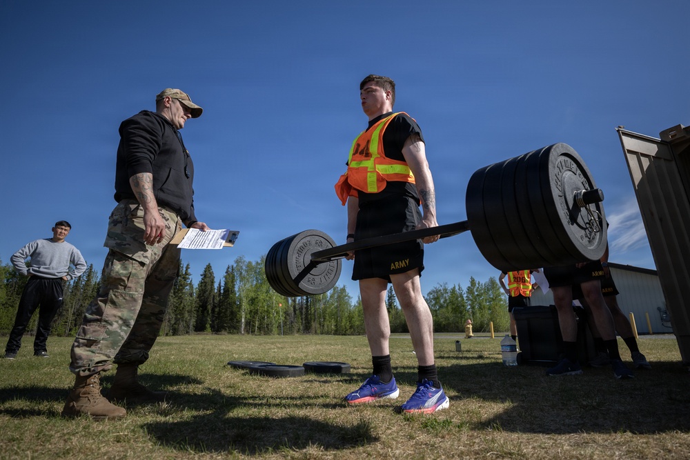 Alaska Army National Guardsmen conduct the Army Fitness Test