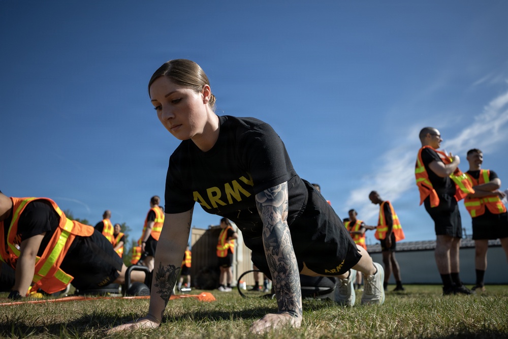 Alaska Army National Guardsmen conduct the Army Fitness Test