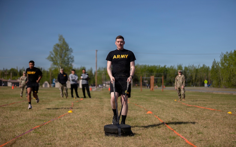 Alaska Army National Guardsmen conduct the Army Fitness Test