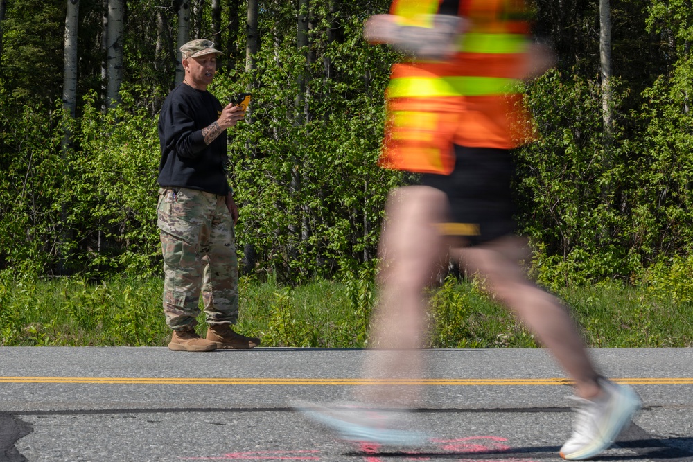Alaska Army National Guardsmen conduct the Army Fitness Test