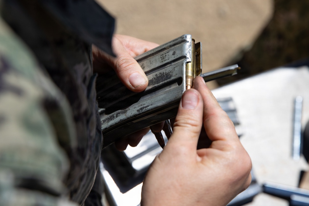 NMCB 4 Seabees Qualify on the M4