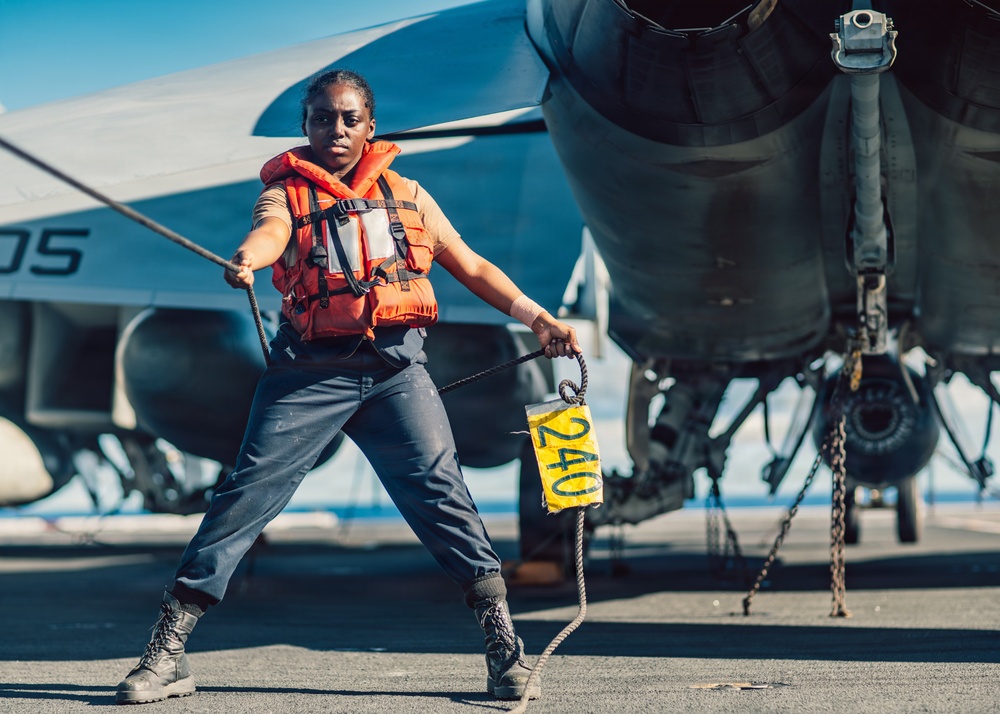 George Washington Conducts Fueling at Sea