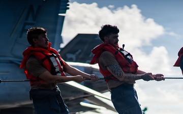 George Washington Conducts Fueling at Sea
