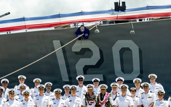 USS Carl M. Levin Holds Change of Command Ceremony