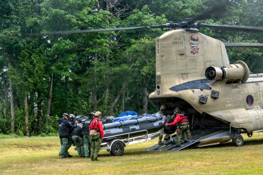 Oregon National Guard members collaborated with the Clackamas Fire Department and additional first responders to conduct aviation rescue training