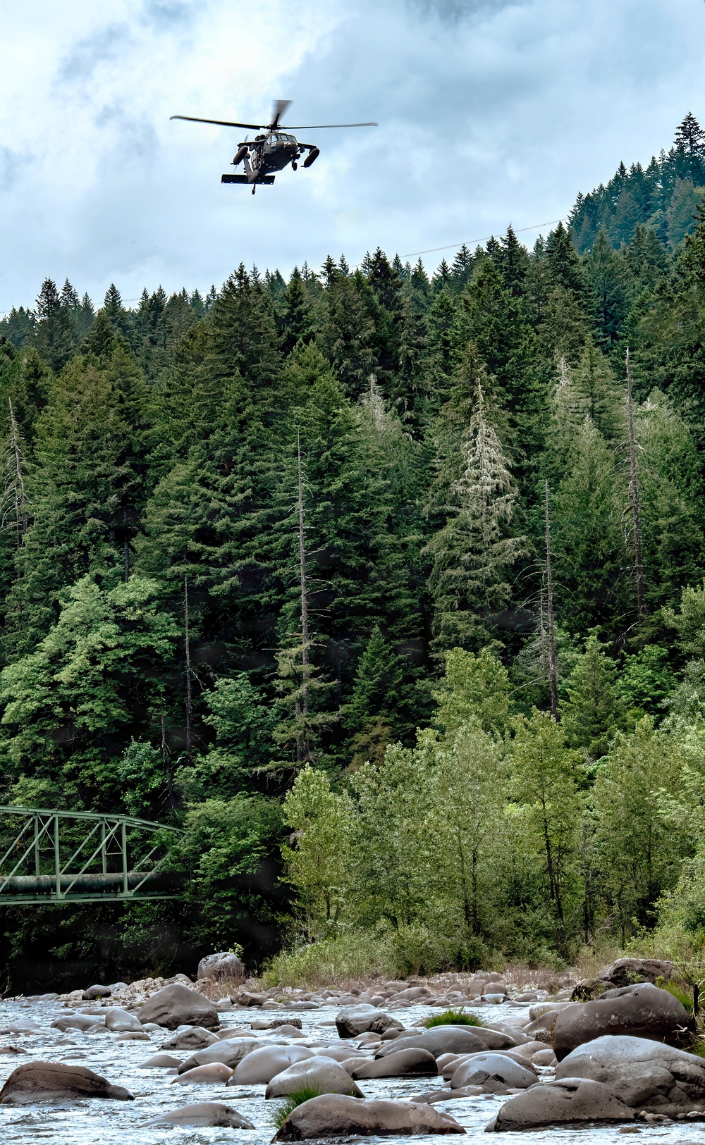 Oregon National Guard members collaborated with the Clackamas Fire Department and additional first responders to conduct aviation rescue training