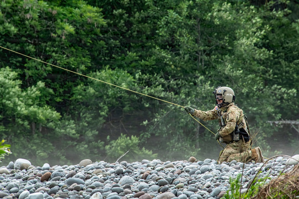 Oregon National Guard members collaborated with the Clackamas Fire Department and additional first responders to conduct aviation rescue training