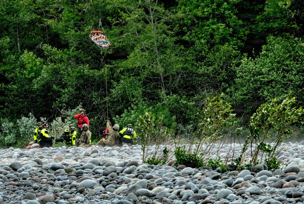 Oregon National Guard members collaborated with the Clackamas Fire Department and additional first responders to conduct aviation rescue training