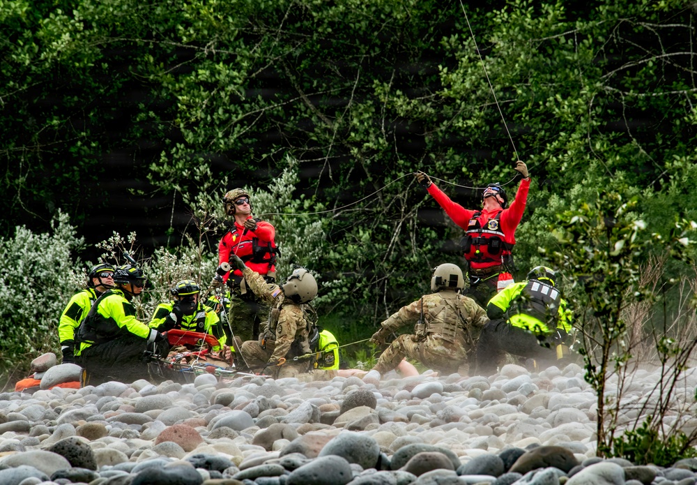 Oregon National Guard members collaborated with the Clackamas Fire Department and additional first responders to conduct aviation rescue training