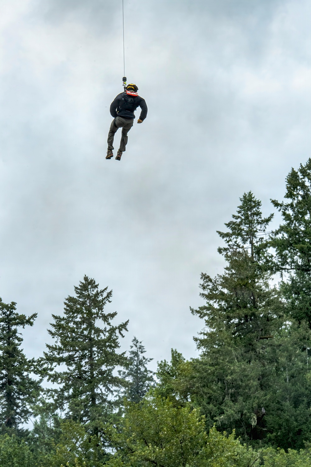 Oregon National Guard members collaborated with the Clackamas Fire Department and additional first responders to conduct aviation rescue training