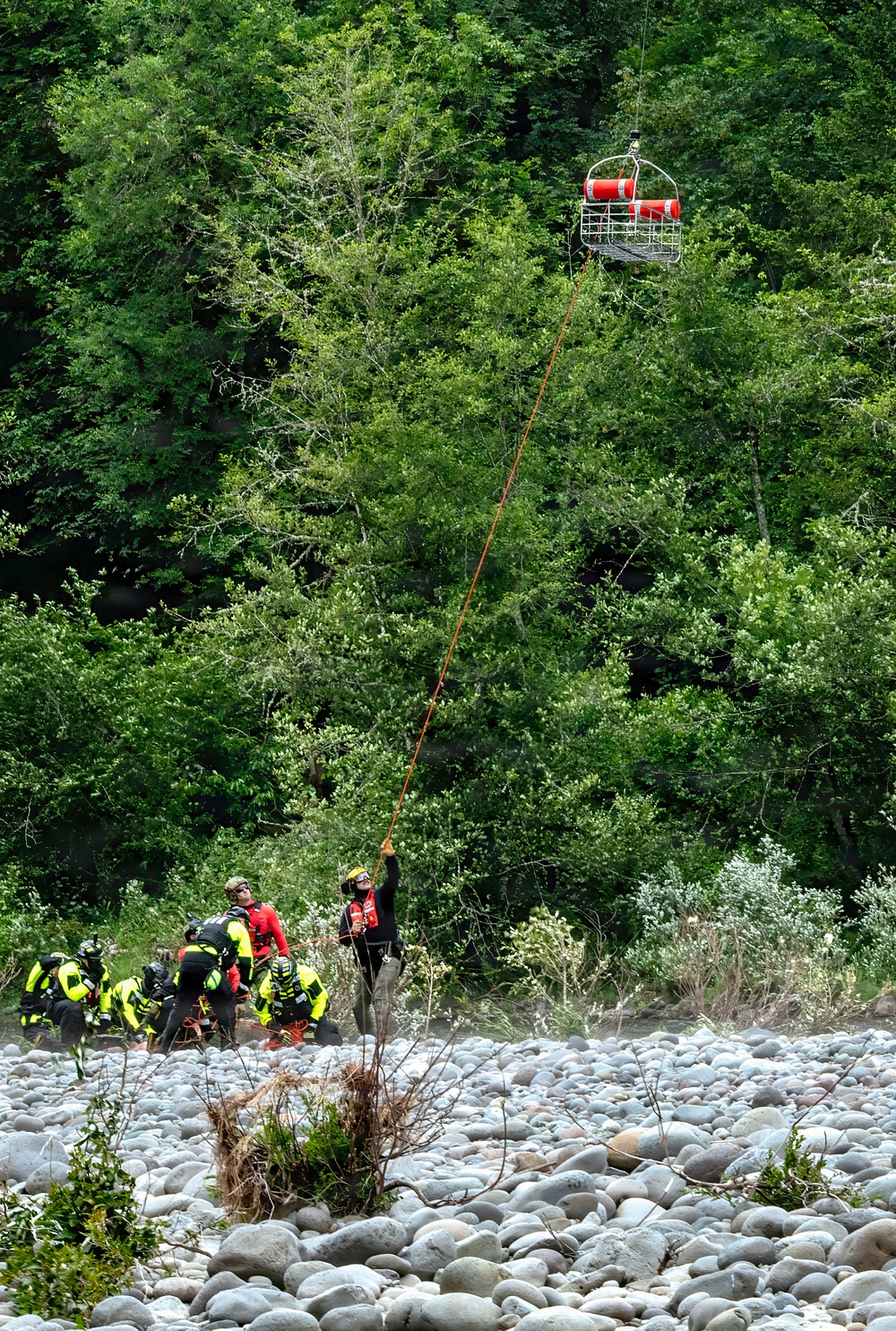 Oregon National Guard members collaborated with the Clackamas Fire Department and additional first responders to conduct aviation rescue training