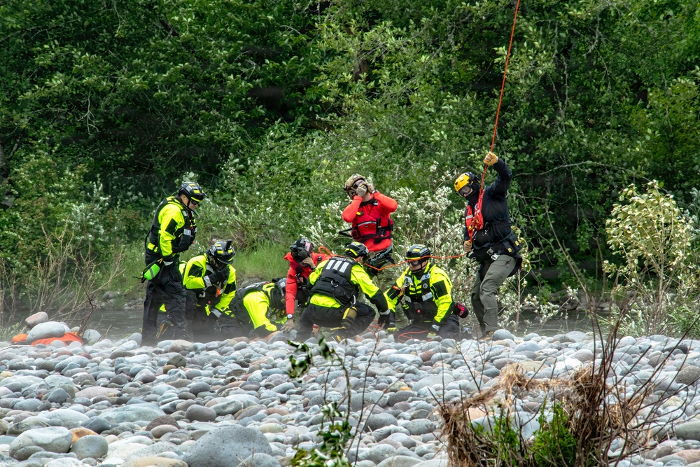 Oregon National Guard members collaborated with the Clackamas Fire Department and additional first responders to conduct aviation rescue training
