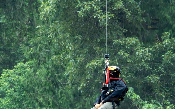 Oregon National Guard members collaborated with the Clackamas Fire Department and additional first responders to conduct aviation rescue training