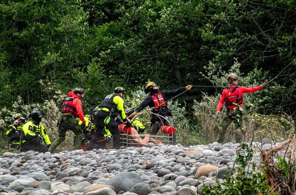 Oregon National Guard members collaborated with the Clackamas Fire Department and additional first responders to conduct aviation rescue training