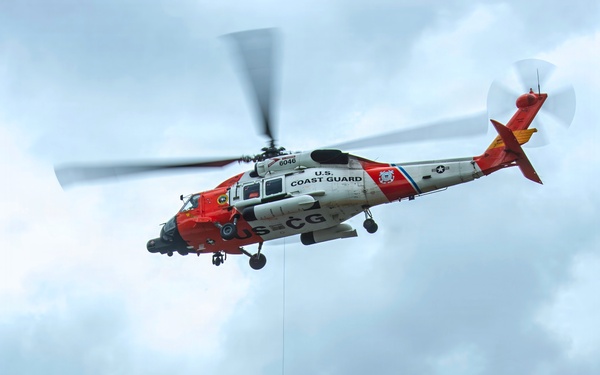 Oregon National Guard members collaborated with the Clackamas Fire Department and additional first responders to conduct aviation rescue training