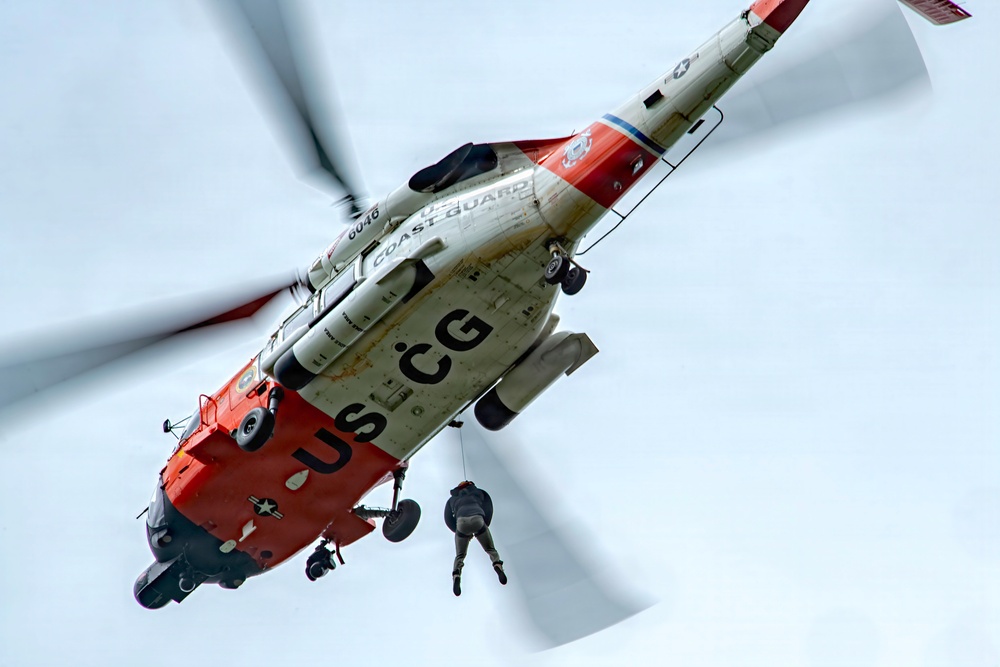 Oregon National Guard members collaborated with the Clackamas Fire Department and additional first responders to conduct aviation rescue training