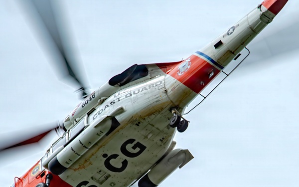 Oregon National Guard members collaborated with the Clackamas Fire Department and additional first responders to conduct aviation rescue training