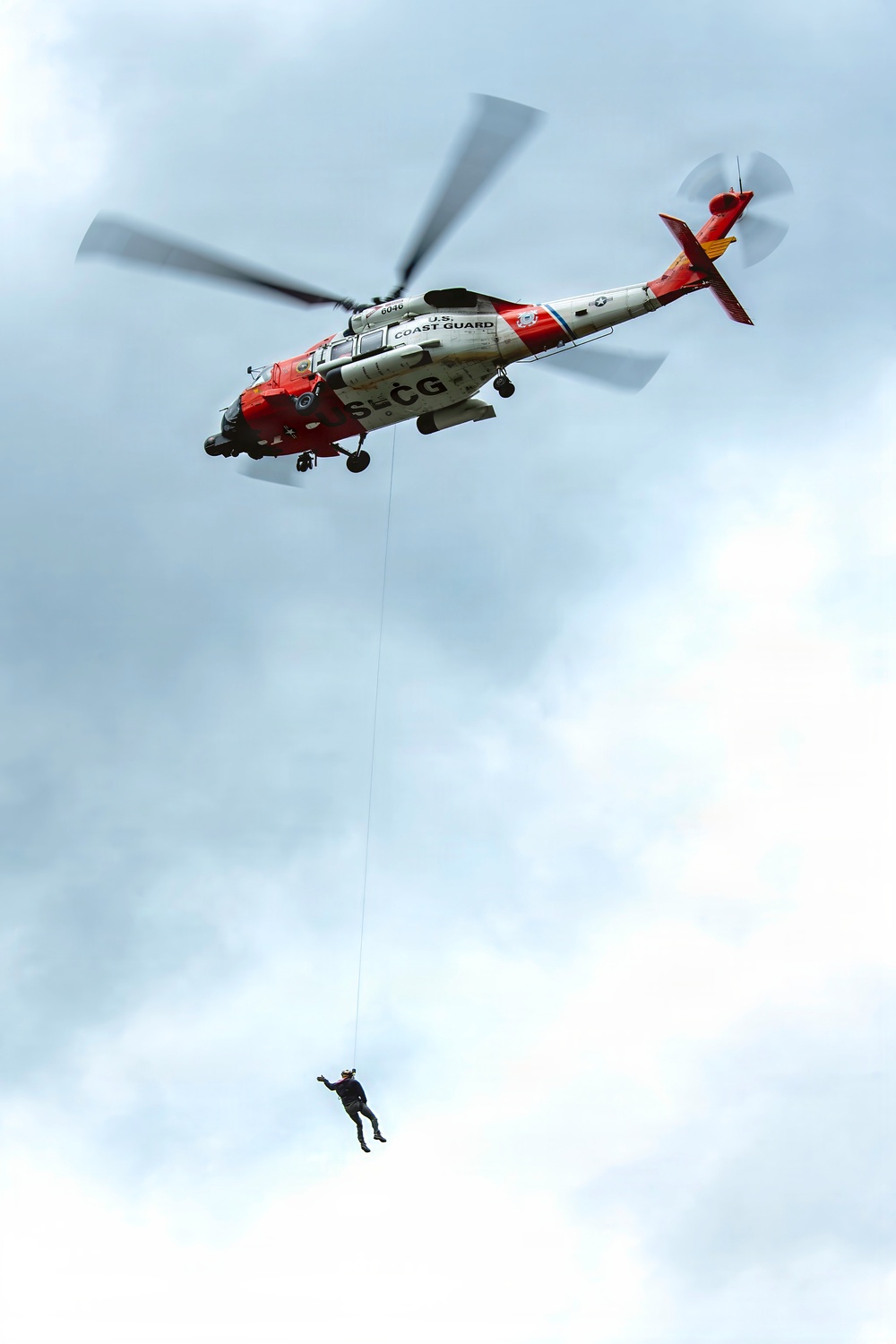 Oregon National Guard members collaborated with the Clackamas Fire Department and additional first responders to conduct aviation rescue training