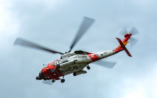 Oregon National Guard members collaborated with the Clackamas Fire Department and additional first responders to conduct aviation rescue training
