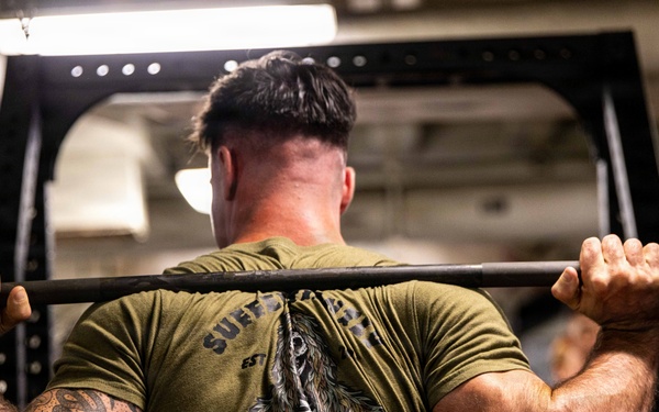 11th MEU Marines, Sailors Execute USS Boxer’s 1,000 Pound Club Challenge