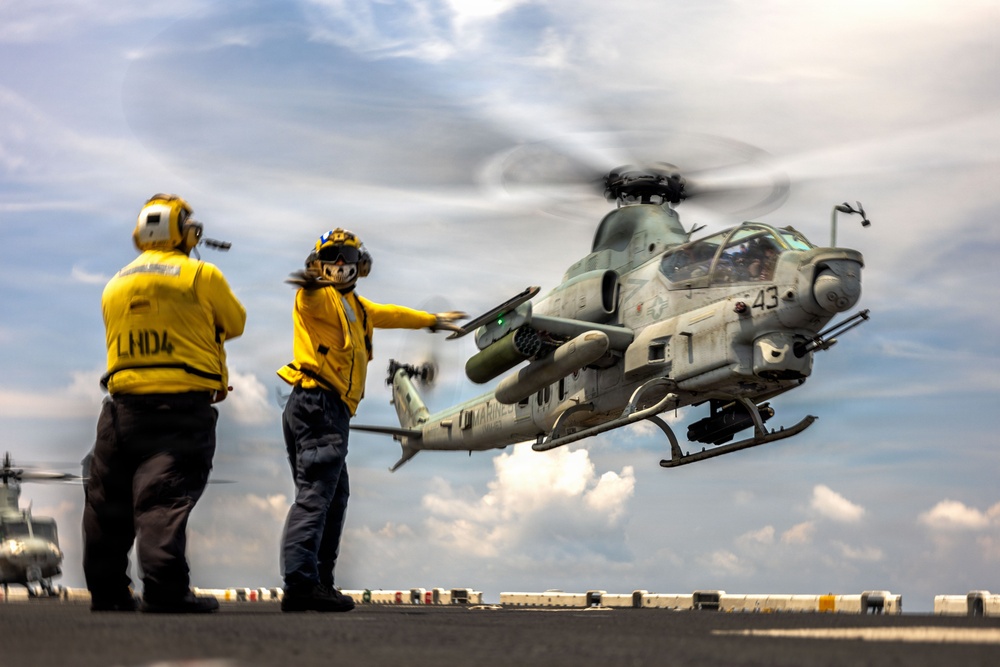 11th MEU Marines, Sailors Conduct Flight Operations Aboard USS Boxer