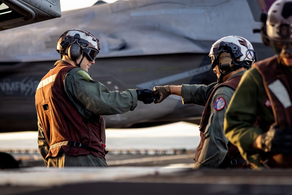 11th MEU Marines, Sailors Conduct Flight Operations Aboard USS Boxer