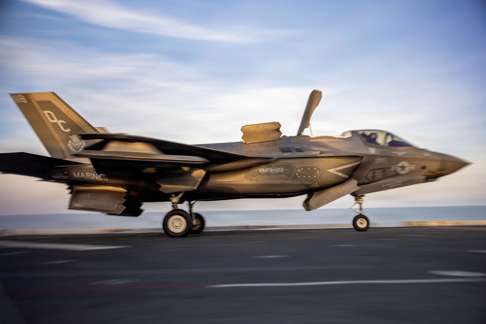 11th MEU Marines, Sailors Conduct Flight Operations Aboard USS Boxer