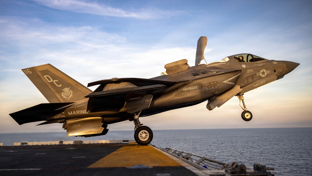 11th MEU Marines, Sailors Conduct Flight Operations Aboard USS Boxer