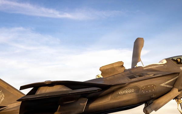 11th MEU Marines, Sailors Conduct Flight Operations Aboard USS Boxer