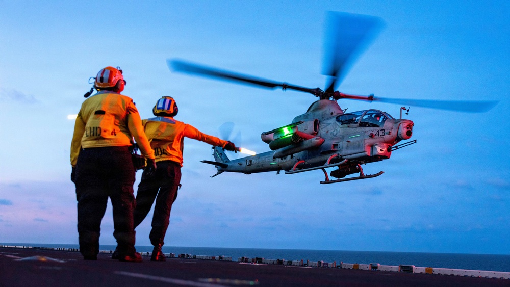11th MEU Marines, Sailors Conduct Flight Operations Aboard USS Boxer