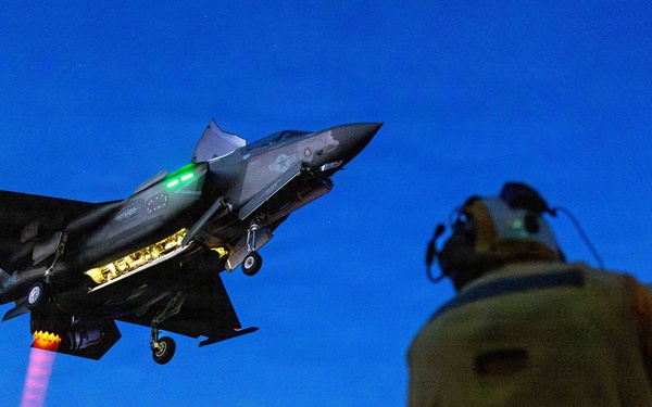 11th MEU Marines, Sailors Conduct Flight Operations Aboard USS Boxer