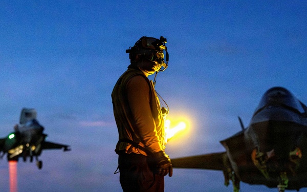 11th MEU Marines, Sailors Conduct Flight Operations Aboard USS Boxer