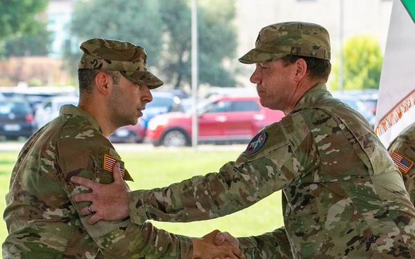 Capt. Ron Cohen assumes command of Headquarters and Headquarters Detachment, 522D Military Intelligence Battalion (Theater)