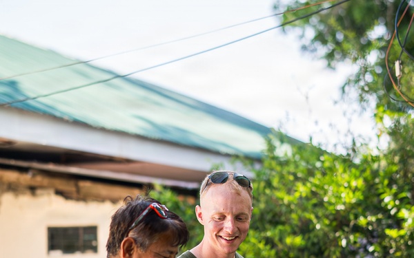U.S. Marines and Philippine service members participate in Bobon Elementary Eskwela