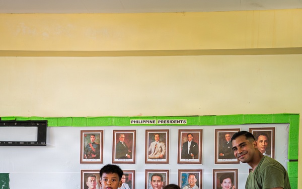 U.S. Marines and Philippine service members participate in Bobon Elementary Eskwela