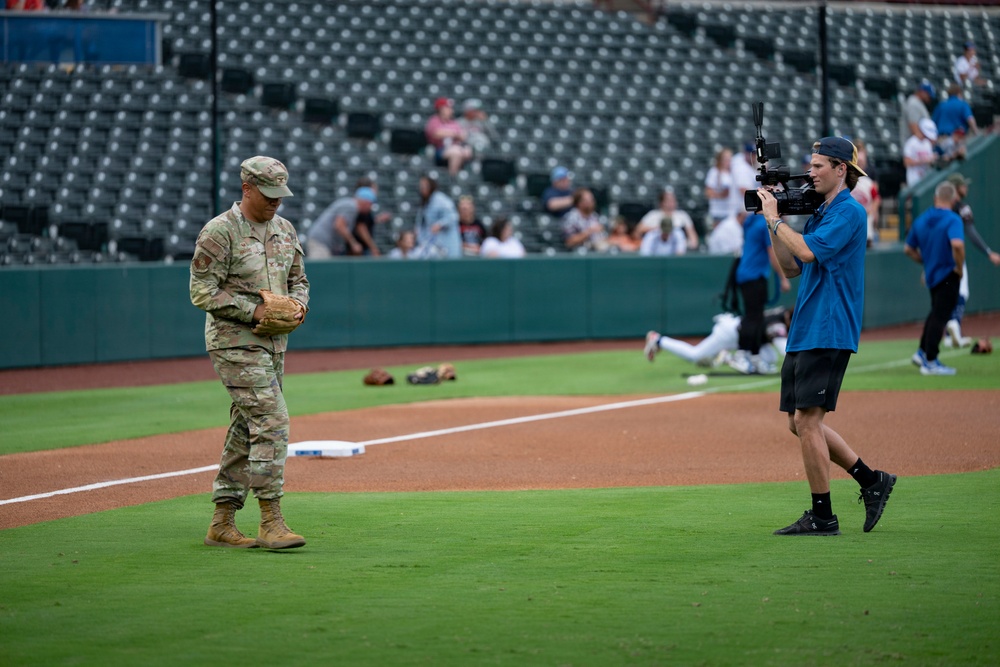 OKC Comets honors service members during military appreciation night