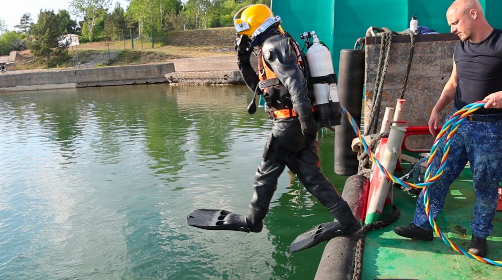 U.S. and Royal Netherlands Navy Divers Advance Boat Ramp Construction in Latvia