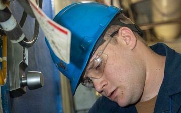 USS Bataan DCPO Inspects PKP Bottle