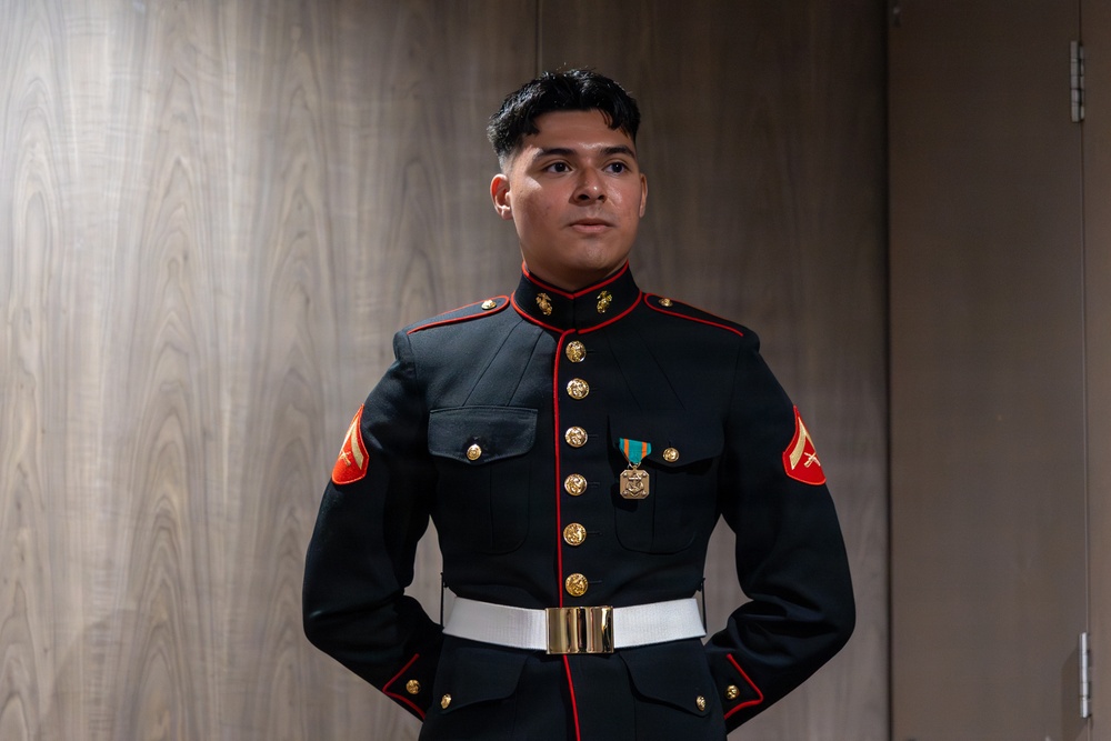 The Commandant, Gen. Eric M. Smith visits London Detachment Marine Security Guards