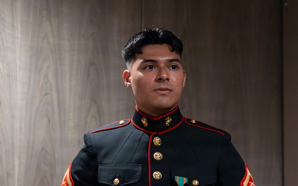 The Commandant, Gen. Eric M. Smith visits London Detachment Marine Security Guards