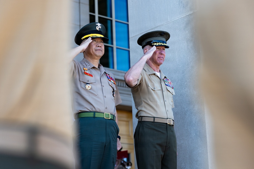 The Commandant, Gen. Eric M. Smith hosts the ROK Marine Corps Commandant, Lt. Gen. Ju II-Seok at the Pentagon