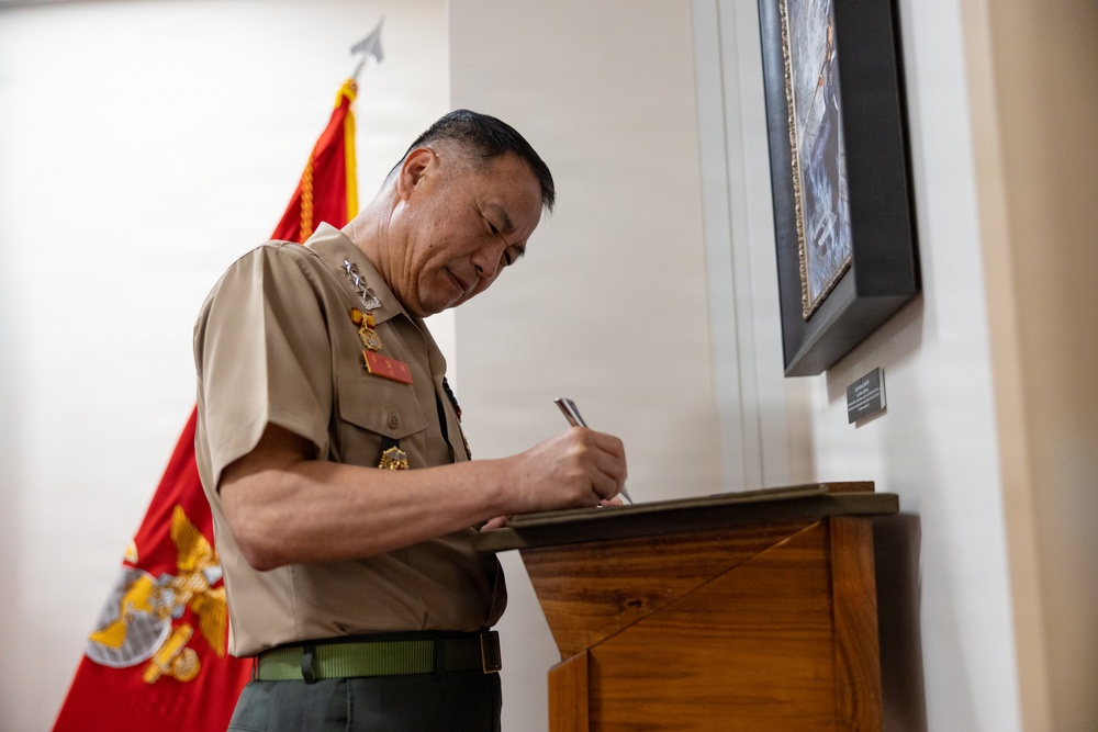 The Commandant, Gen. Eric M. Smith hosts the ROK Marine Corps Commandant, Lt. Gen. Ju II-Seok at the Pentagon