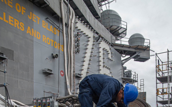 Ronald Reagan Sailors Conduct Maintenance