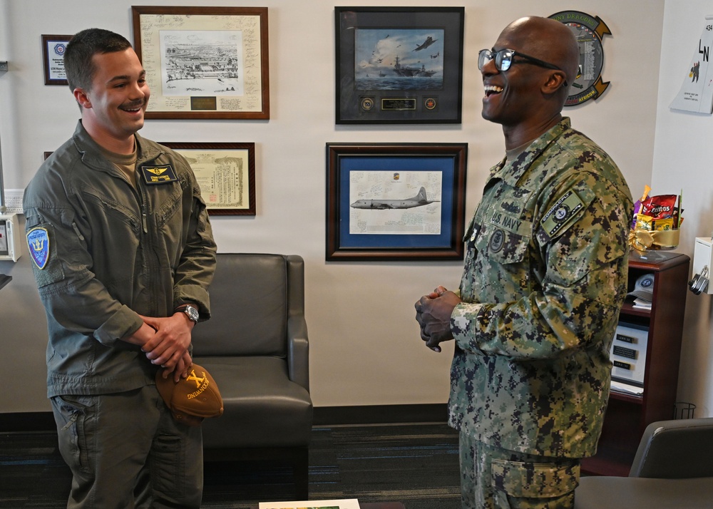 U.S. Pacific Fleet Master Chief Don Davis conducts battlespace circulation in NRNW