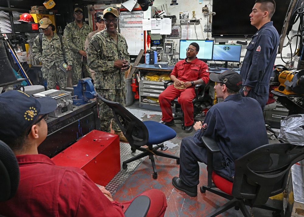 U.S. Pacific Fleet Master Chief Don Davis conducts battlespace circulation in NRNW